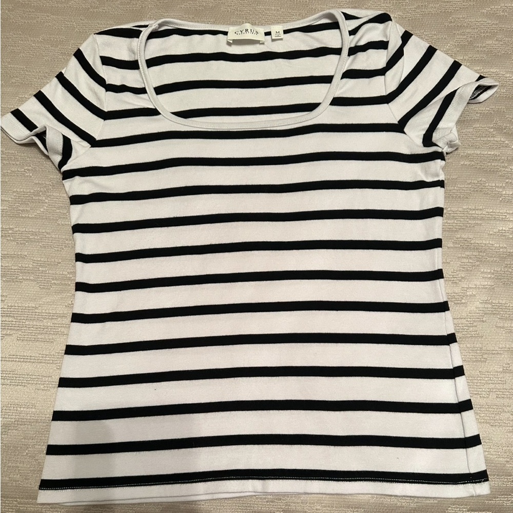 Cyrus Essentials Black and White Fitted Short Sleeve Teen